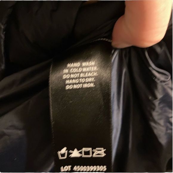 Buffalo size medium puffer vest / navy - perfect condition - Picture 7 of 8